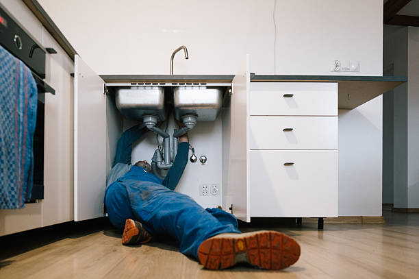 Professional Emergency Plumber technician working in Norman, OK